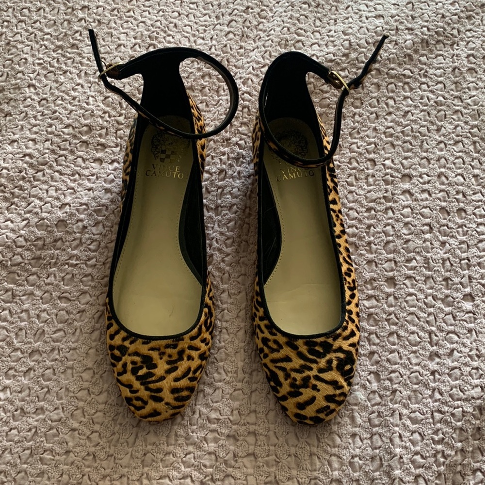 Vince Camuto Leopard Print Flats with Ankle Strap size 8